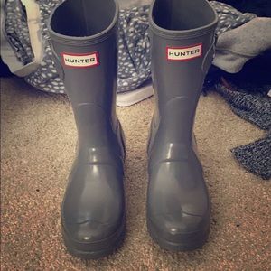 Women's Refined Slim Fit Short Gloss Rain